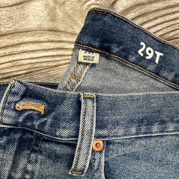 EUC* Jcrew 9" mid-rise demi-boot crop jean in Clara wash - Picture 3 of 5